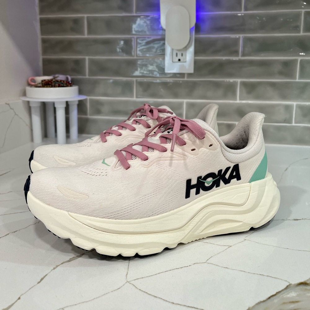 Hoka Arahi 8 Running Shoes Women’s Size 8.5B Color Rose Cream/Alabaster - Picture 2 of 9